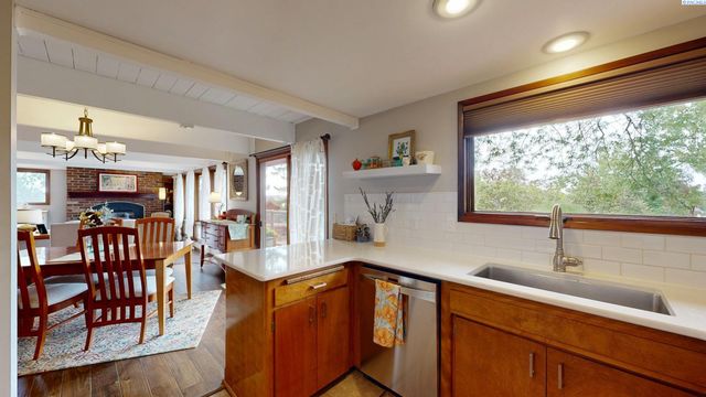 305 NW Janet St, Pullman, WA 99163