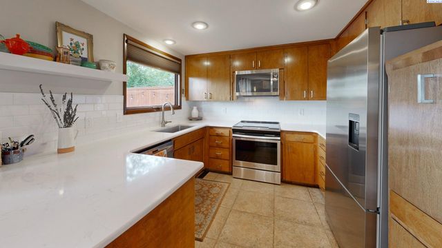 305 NW Janet St, Pullman, WA 99163