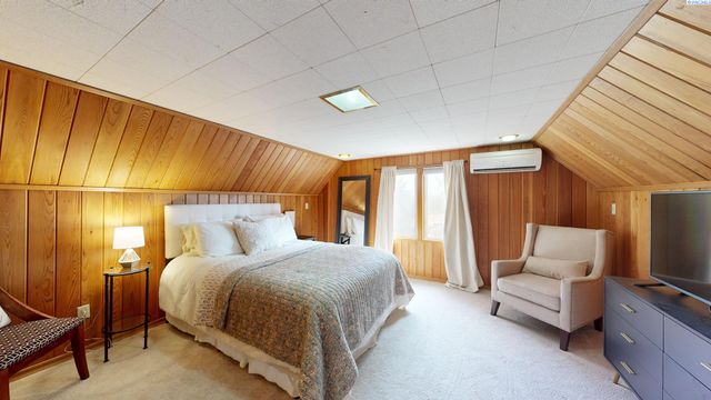 305 NW Janet St, Pullman, WA 99163