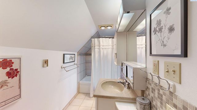 305 NW Janet St, Pullman, WA 99163