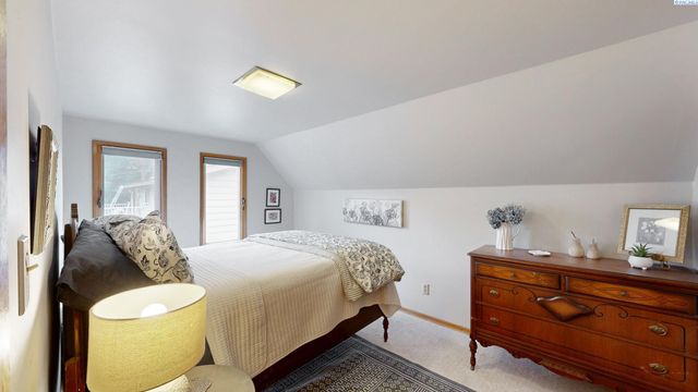 305 NW Janet St, Pullman, WA 99163