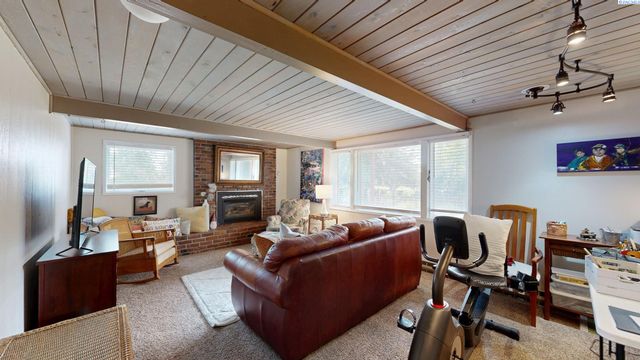 305 NW Janet St, Pullman, WA 99163