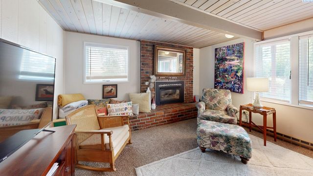 305 NW Janet St, Pullman, WA 99163