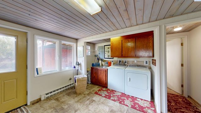 305 NW Janet St, Pullman, WA 99163