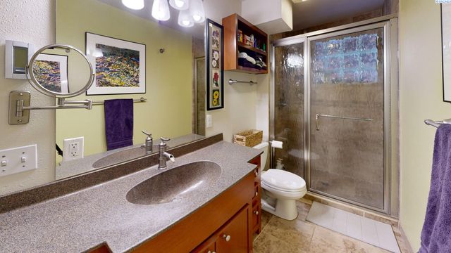 305 NW Janet St, Pullman, WA 99163