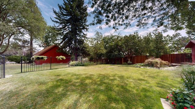 305 NW Janet St, Pullman, WA 99163