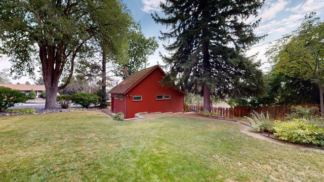 305 NW Janet St, Pullman, WA 99163