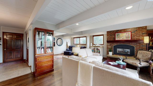 305 NW Janet St, Pullman, WA 99163