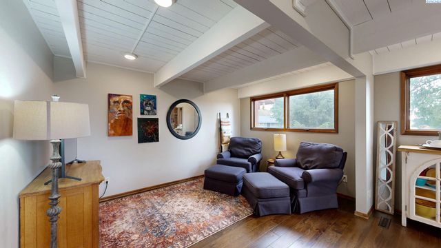 305 NW Janet St, Pullman, WA 99163