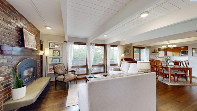 305 NW Janet St, Pullman, WA 99163