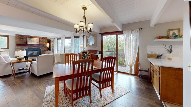 305 NW Janet St, Pullman, WA 99163