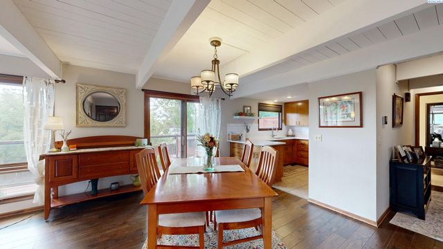 305 NW Janet St, Pullman, WA 99163