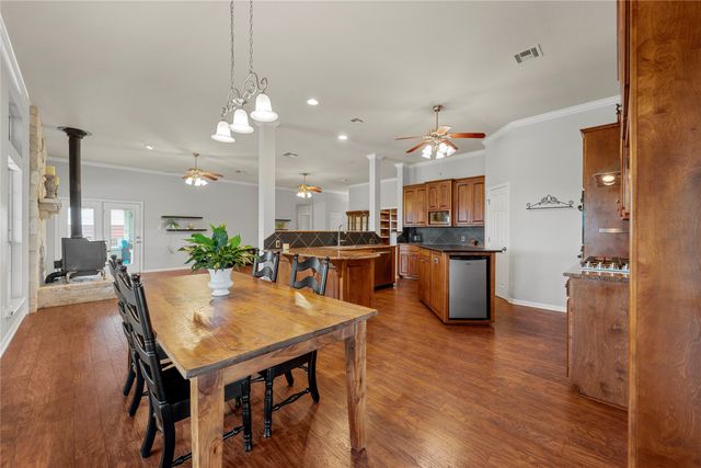 602 Downsville Road, Robinson, TX 76706