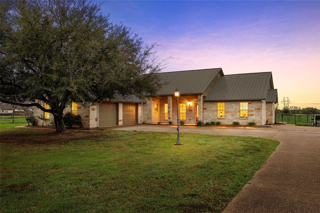 602 Downsville Road, Robinson, TX 76706