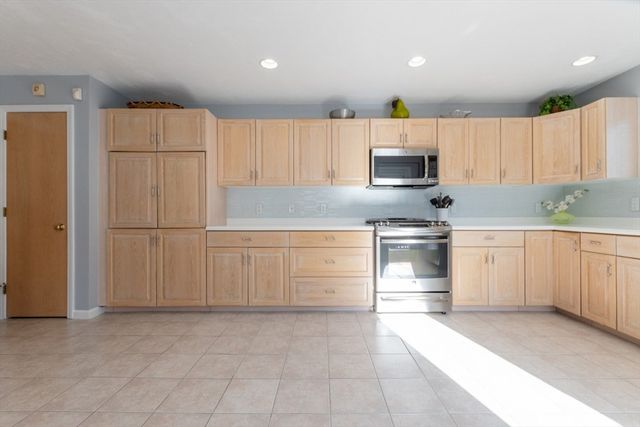 140 Algonquin Trl 140, Ashland, MA 01721