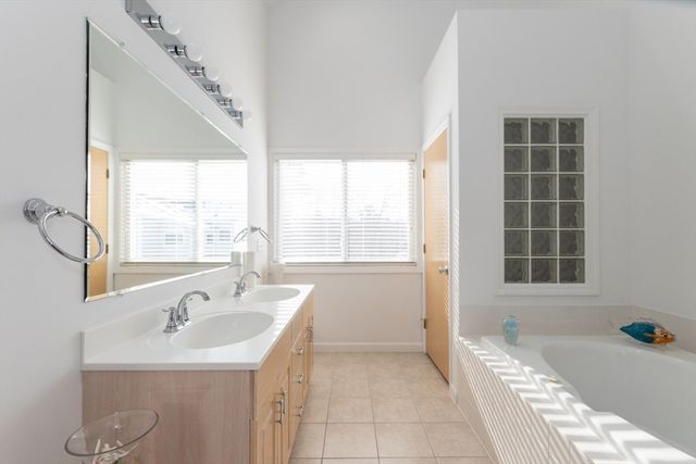 140 Algonquin Trl 140, Ashland, MA 01721