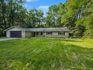 993 Groveland Pines Drive, Ortonville Village, MI 48462