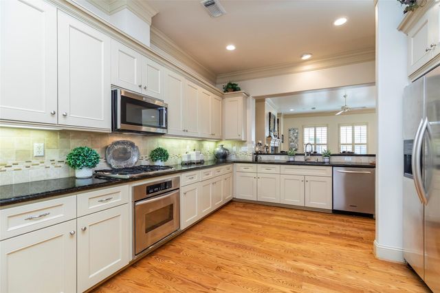 4724 Banning Drive F, Houston, TX 77027