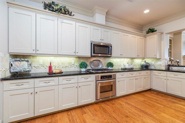 4724 Banning Drive F, Houston, TX 77027