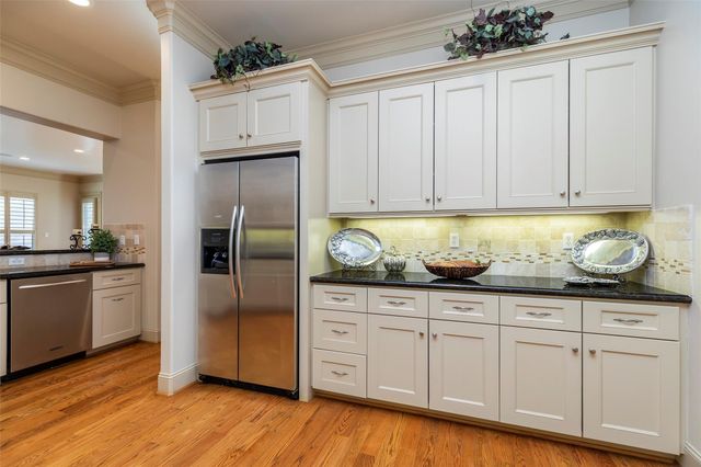 4724 Banning Drive F, Houston, TX 77027