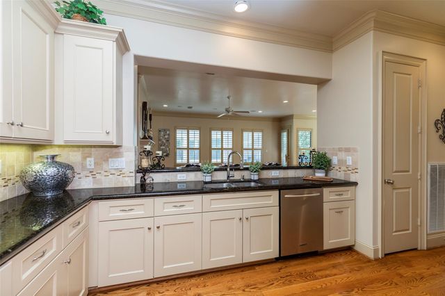 4724 Banning Drive F, Houston, TX 77027