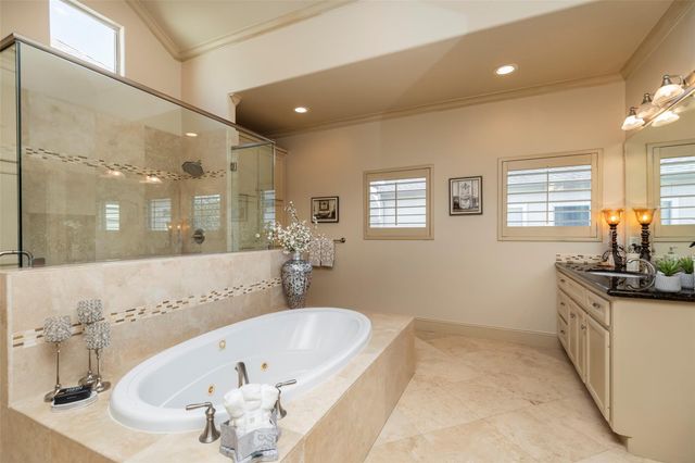 4724 Banning Drive F, Houston, TX 77027