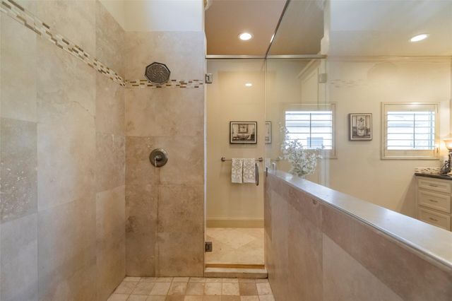4724 Banning Drive F, Houston, TX 77027