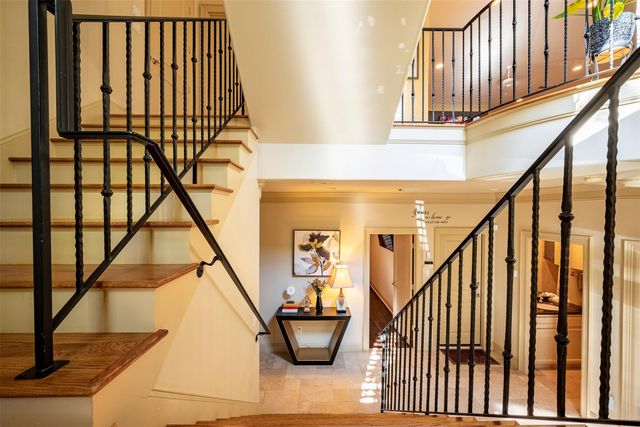 4724 Banning Drive F, Houston, TX 77027