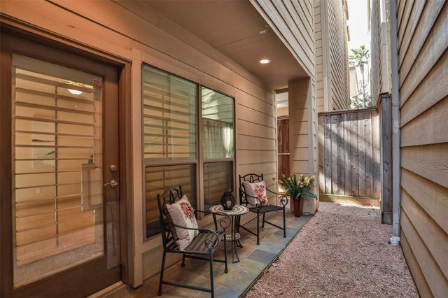 4724 Banning Drive F, Houston, TX 77027