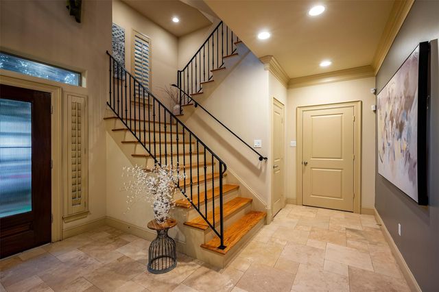 4724 Banning Drive F, Houston, TX 77027