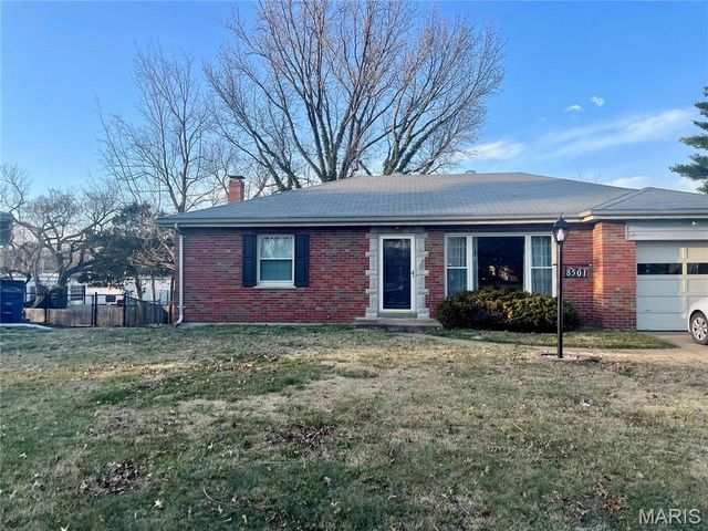 8501 Grantshire Lane, St Louis, MO 63123