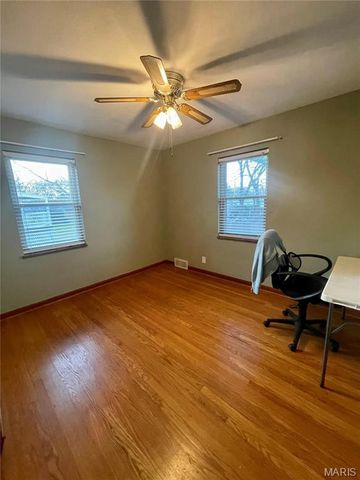 8501 Grantshire Lane, St Louis, MO 63123