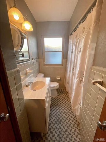 8501 Grantshire Lane, St Louis, MO 63123
