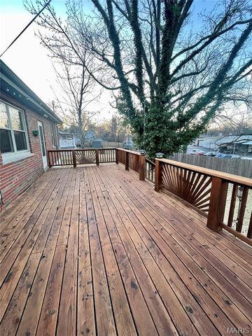 8501 Grantshire Lane, St Louis, MO 63123