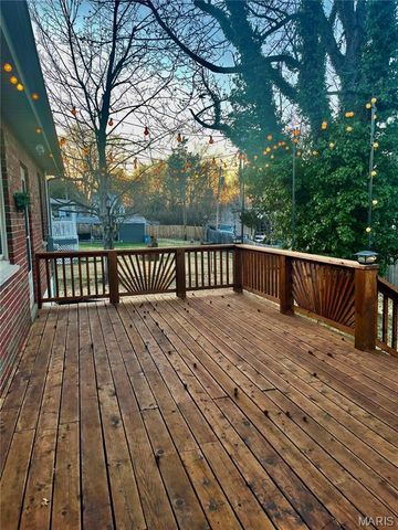 8501 Grantshire Lane, St Louis, MO 63123