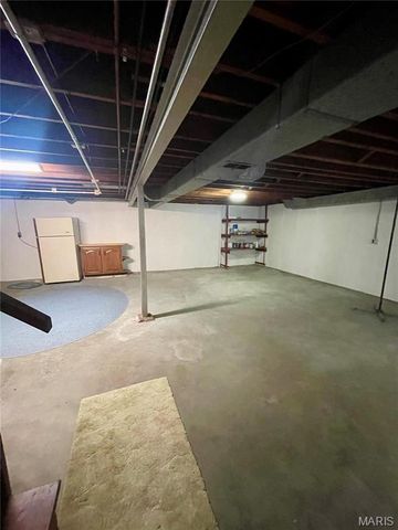 8501 Grantshire Lane, St Louis, MO 63123