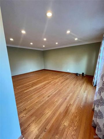 8501 Grantshire Lane, St Louis, MO 63123