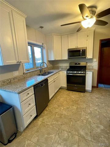 8501 Grantshire Lane, St Louis, MO 63123