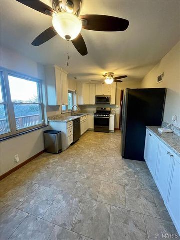 8501 Grantshire Lane, St Louis, MO 63123