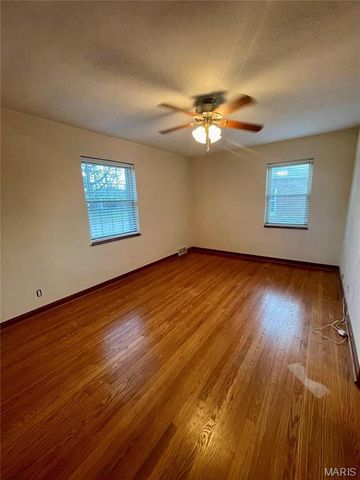 8501 Grantshire Lane, St Louis, MO 63123