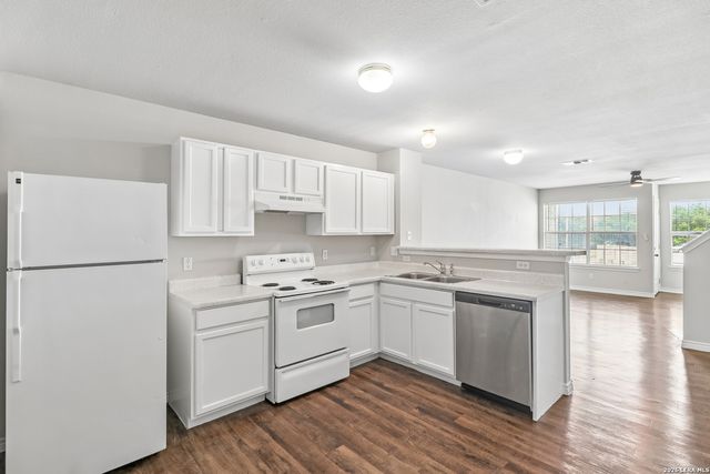 111 AUTUMN PASS, San Antonio, TX 78245