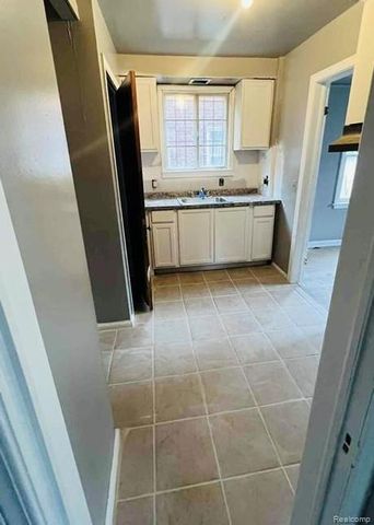 8850 Farmbrook Street, Detroit, MI 48224