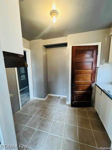 8850 Farmbrook Street, Detroit, MI 48224