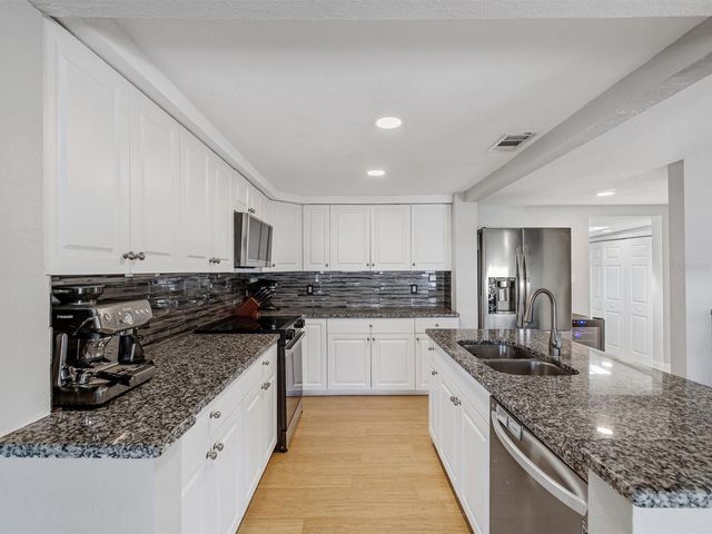 5240 43RD TERRACE N, St Petersburg, FL 33709