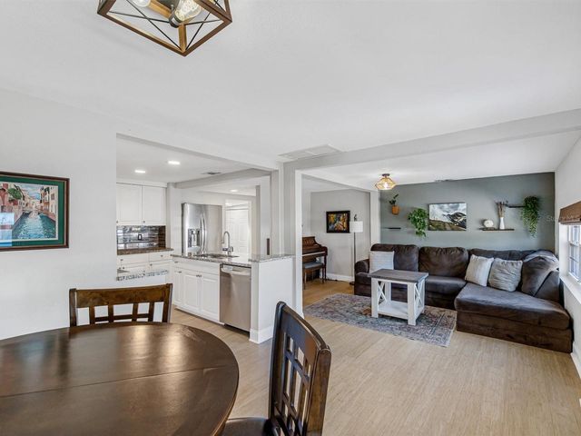 5240 43RD TERRACE N, St Petersburg, FL 33709