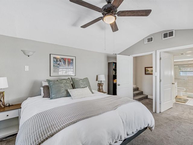 5240 43RD TERRACE N, St Petersburg, FL 33709