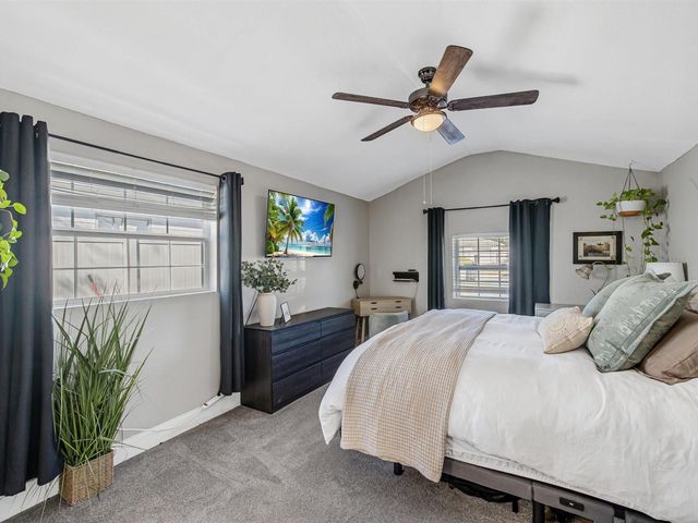 5240 43RD TERRACE N, St Petersburg, FL 33709