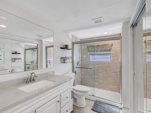 5240 43RD TERRACE N, St Petersburg, FL 33709