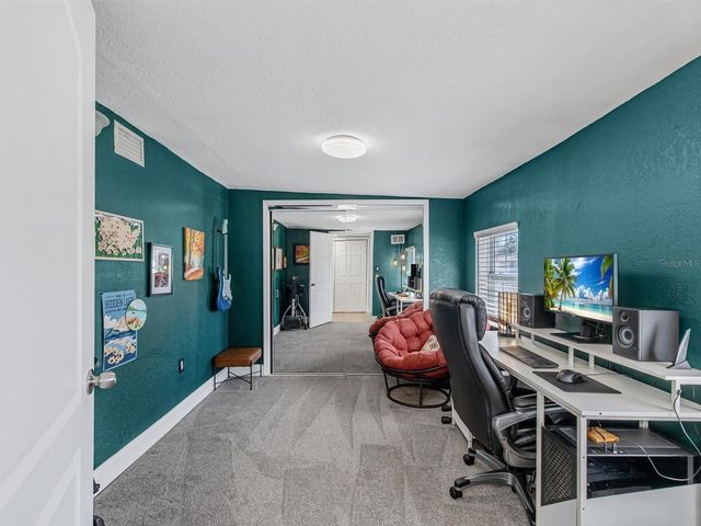 5240 43RD TERRACE N, St Petersburg, FL 33709