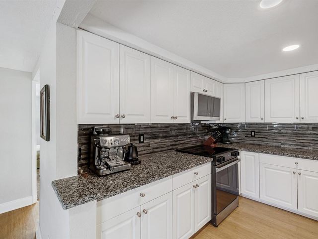 5240 43RD TERRACE N, St Petersburg, FL 33709